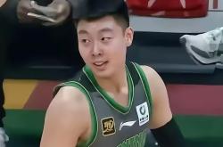 门兴格拉德巴赫攻守兼备，主场胜利喜迎胜利连胜